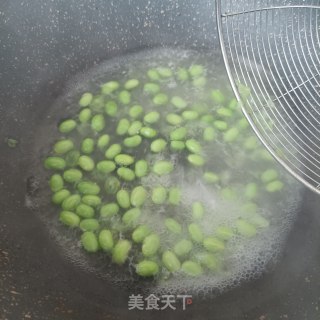鸡蛋淡菜炒毛豆步骤5