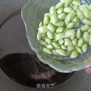 鸡蛋淡菜炒毛豆步骤4