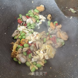 鸡蛋淡菜炒毛豆步骤16