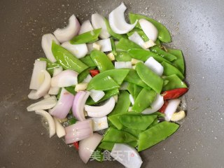 荷兰豆洋葱茶油炒鸡蛋步骤10