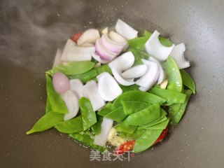 荷兰豆洋葱茶油炒鸡蛋步骤9