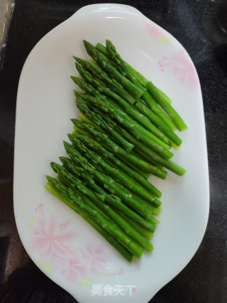 烤黑椒牛排拼芦笋步骤7