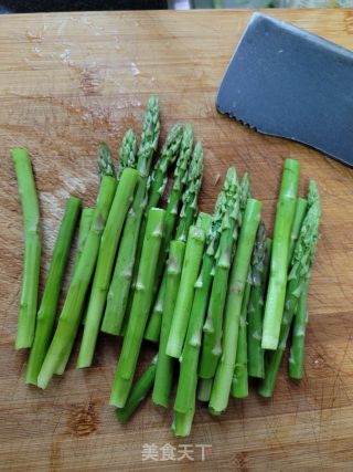 烤黑椒牛排拼芦笋步骤5