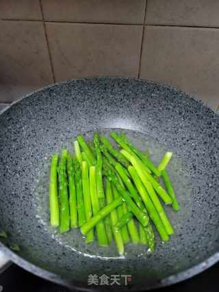 烤黑椒牛排拼芦笋步骤6