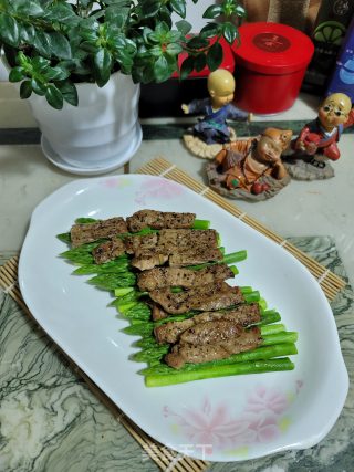 烤黑椒牛排拼芦笋步骤11