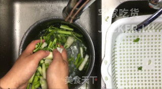 家常香干炒水芹，材料简单，制作方便，鲜香可口，非常下饭。 步骤5