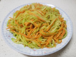 莴笋丝炒红萝卜丝步骤5