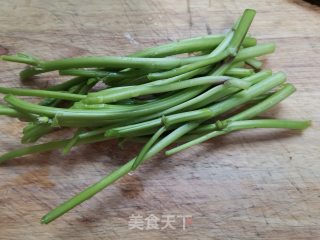 豆豉辣椒炒东苋菜杆步骤1