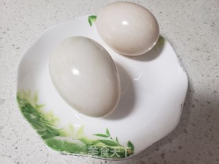 莴笋炒鸭蛋步骤1