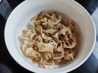 豆豉辣椒炒油渣步骤1