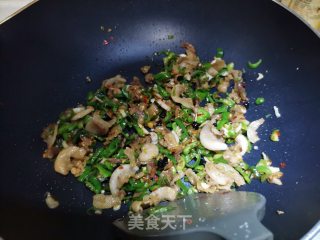 豆豉辣椒炒油渣步骤7
