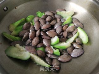 油蛤炒丝瓜步骤6
