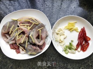 红烧马鲛鱼步骤1