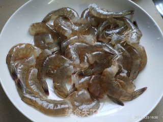 鲜虾焖毛豆步骤2