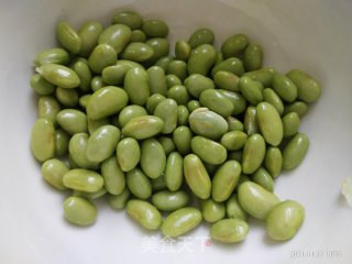 鲜虾焖毛豆步骤3
