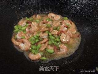 鲜虾焖毛豆步骤8