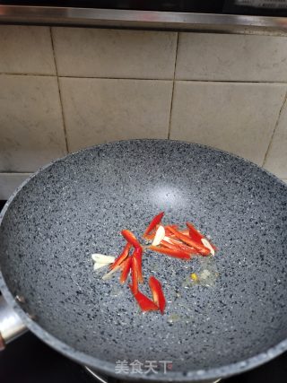 芦笋炒黑木耳步骤3