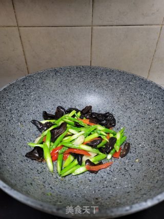 芦笋炒黑木耳步骤6