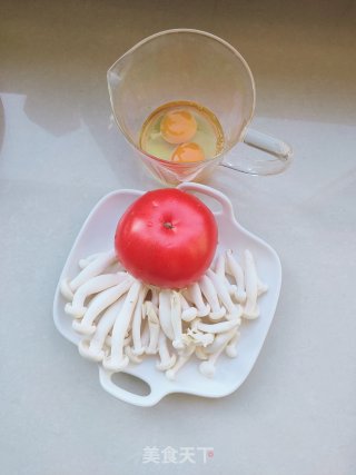 白玉菇西红柿炒鸡蛋步骤1
