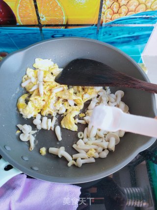 白玉菇西红柿炒鸡蛋步骤9