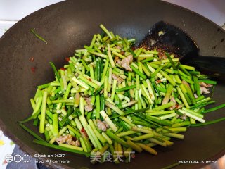 肉丝炒蒜薹步骤3