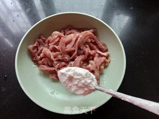 杏鲍菇炒肉丝步骤3