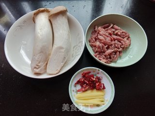 杏鲍菇炒肉丝步骤1
