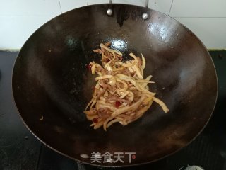 杏鲍菇炒肉丝步骤9