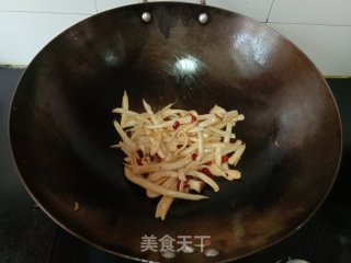 杏鲍菇炒肉丝步骤8