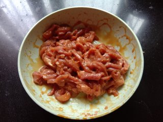 杏鲍菇炒肉丝步骤5