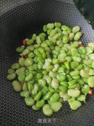 韭菜炒蚕豆步骤3