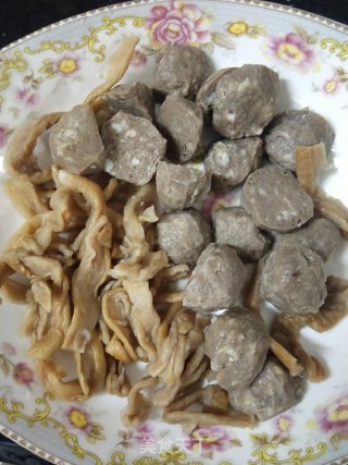 牛筋丸炒西兰花步骤1