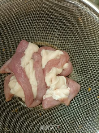辣椒炒粉肠步骤1