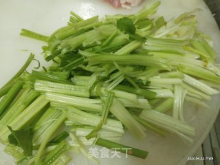 猪肉肉炒芹菜步骤3
