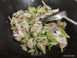 猪肉肉炒芹菜步骤6