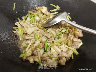 猪肉肉炒芹菜步骤7