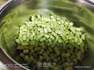 五花肉丁炒豆角丁步骤2