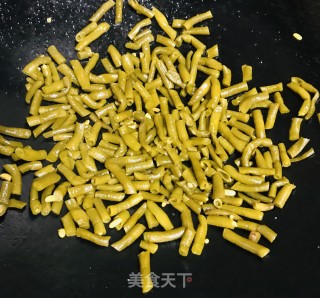 扣肉炒酸豆角步骤3