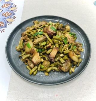 扣肉炒酸豆角步骤8