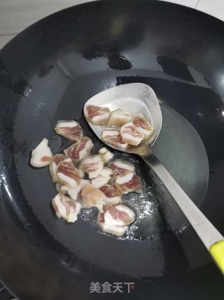 腊肉煸炒四季豆步骤1