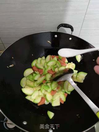 火腿炒西葫芦步骤4