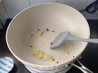 土豆炖鸡，简单易学，配上米饭吃超下饭！步骤2