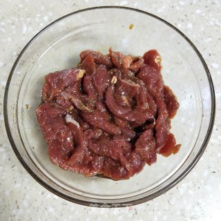 孜然烤牛肉 步骤3