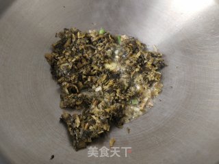 糟菜炒蚕豆步骤3