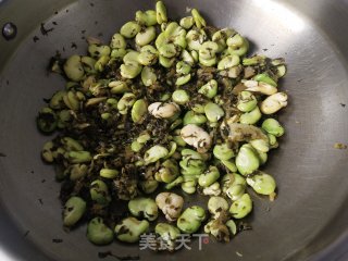糟菜炒蚕豆步骤4