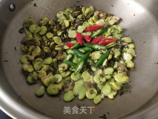糟菜炒蚕豆步骤7
