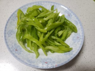 青椒丝炒鸭蛋步骤3