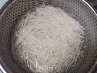土豆丝炒粉条步骤2