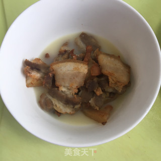 肉片炒蒜苔步骤2