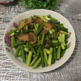 肉片炒蒜苔步骤6